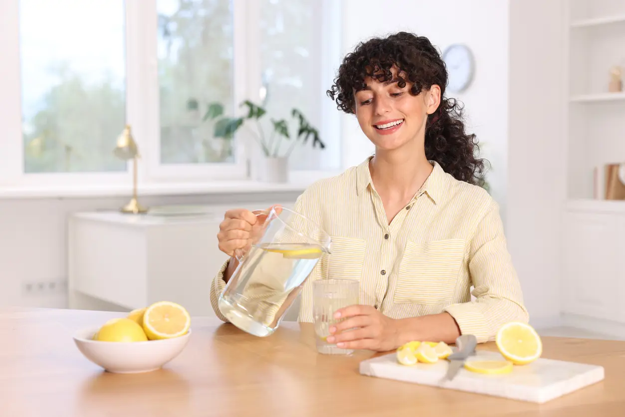 15 Benefits of Drinking Lemon Water